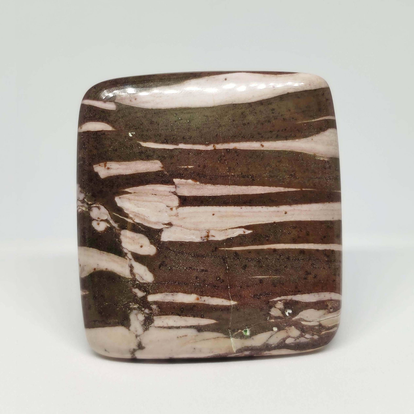 107.00 ct Top Grade Natural Zebra Jasper: All the stones listed are 100% natural and rarely selected from a big quantity lot also these are of very high quality. BID WITH CONFIDENCE!!! DIMENSIONS : 42.5X39.5X7 mm