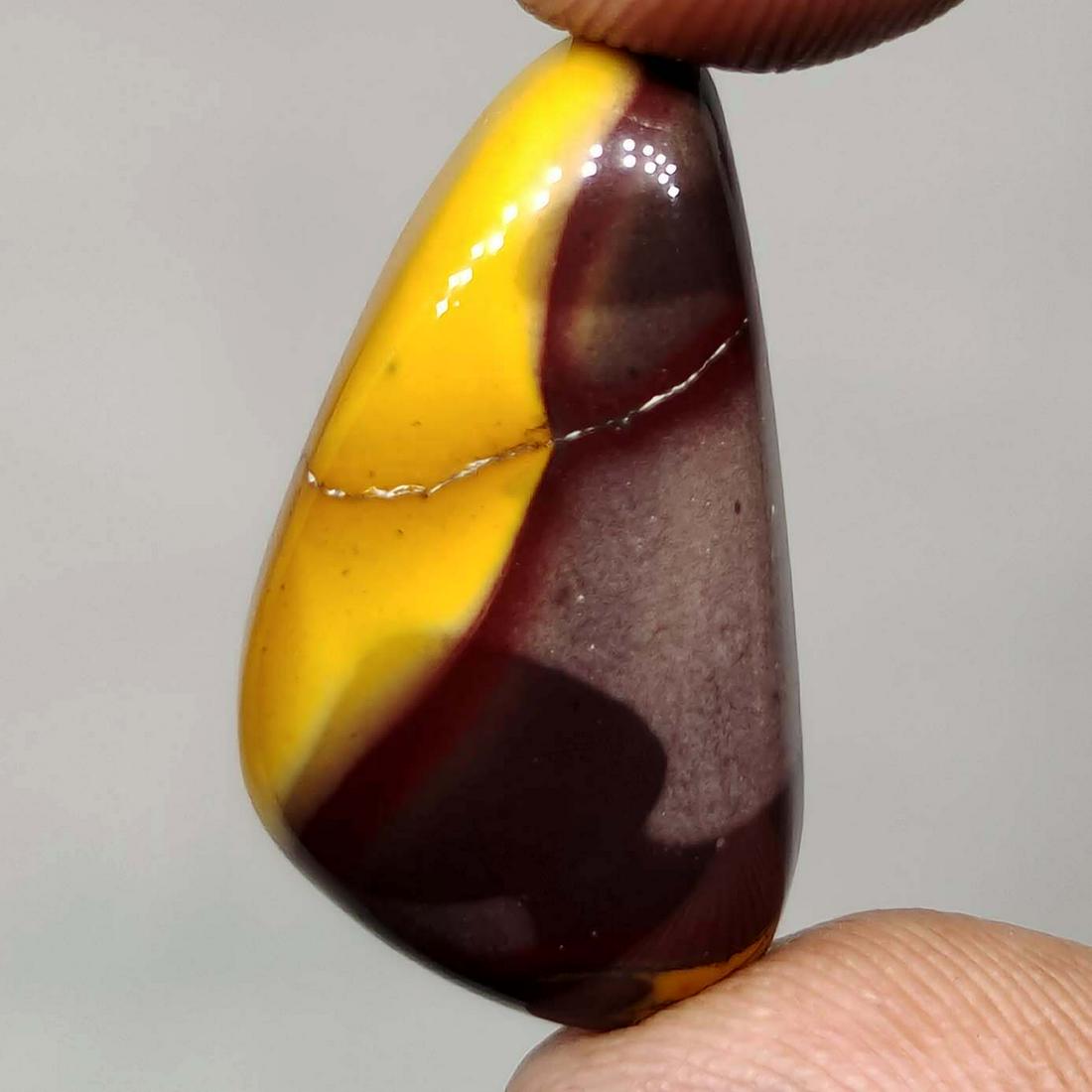 22.00 ct Natural Mookaite Jasper: All the stones listed are 100% natural and rarely selected from a big quantity lot also these are of very high quality. BID WITH CONFIDENCE!!! DIMENSIONS : 25X14X7 mm