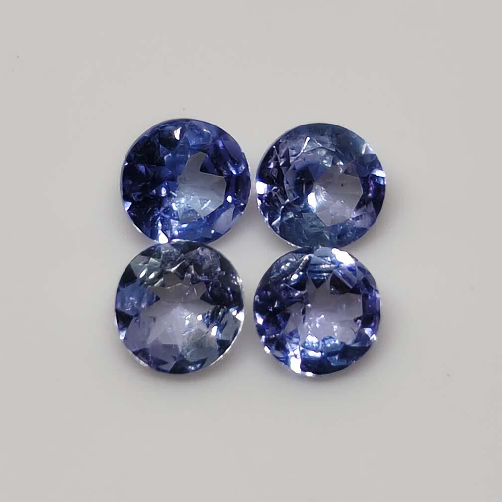 0.95 ct Natural Tanzanite Lot: Gemstones: TanzaniteCarat Weights: 0.95 ct Size/Dimensions: 4 x 4 x 2 mmOrigin : Tanzania
