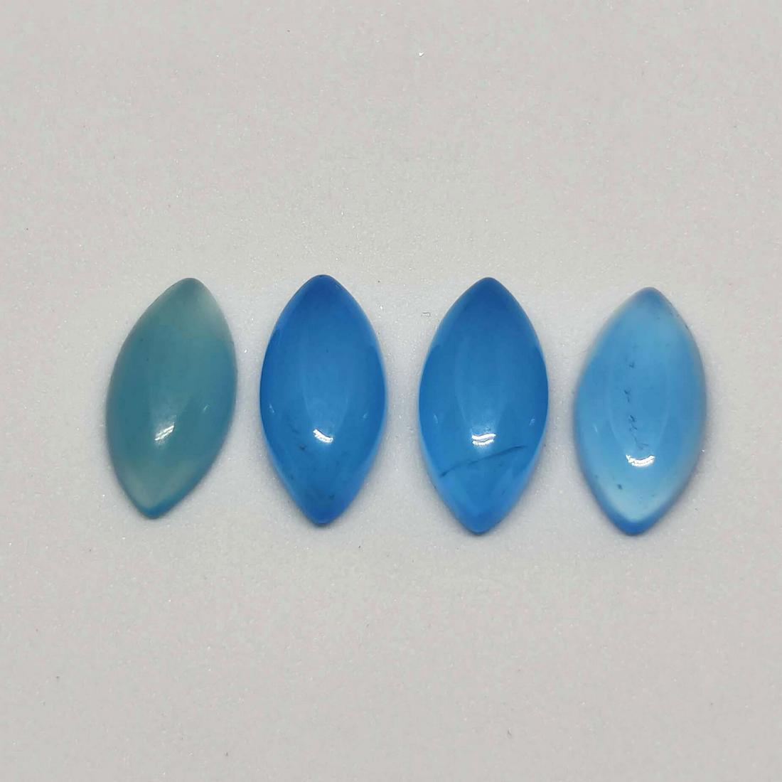 8.45 ct Natural Blue Chalcedony Lot: Gemstones: ChalcedonyCarat Weights: 8.45 ct Size/Dimensions: 6 x 12 mm