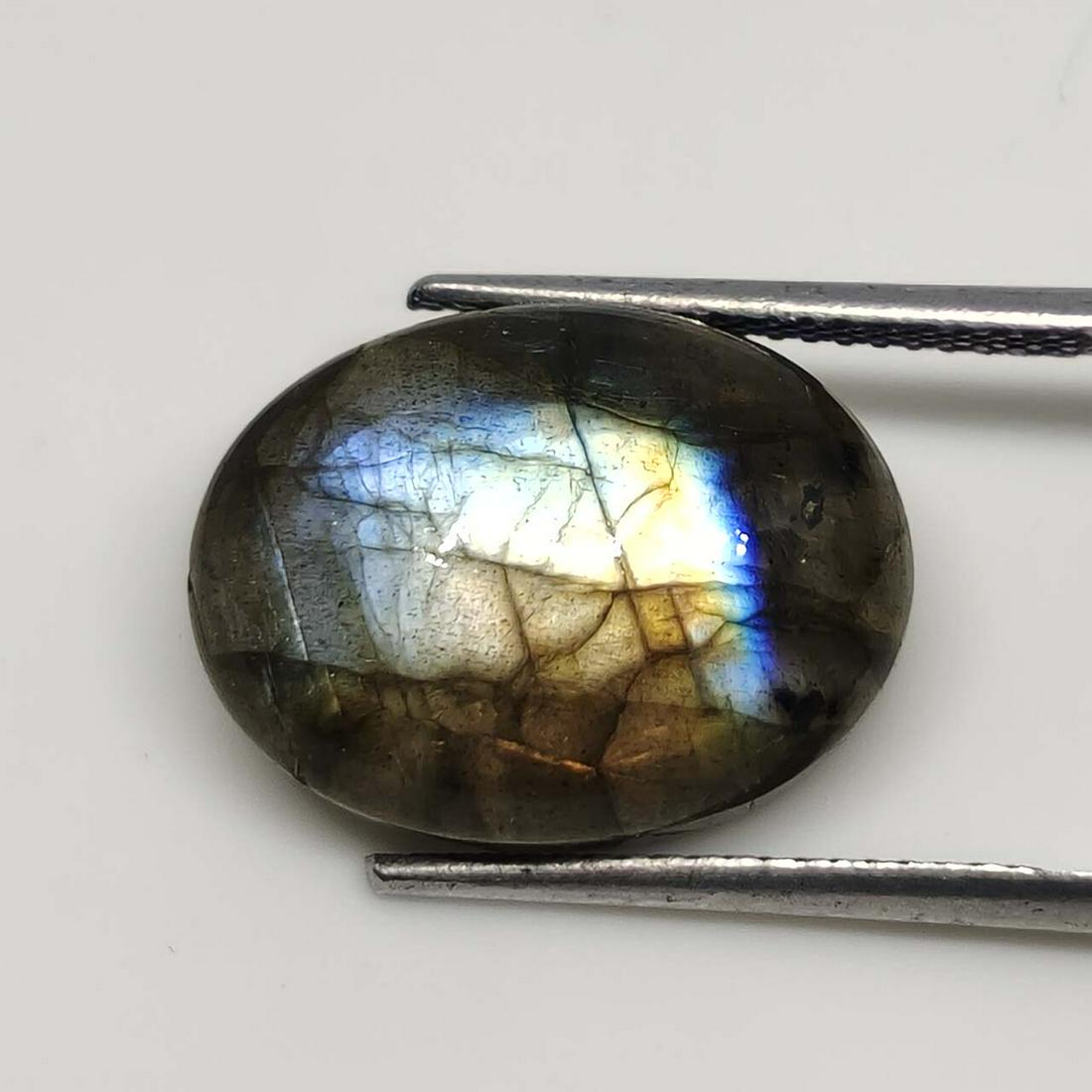 10.50 ct Natural Labradorite: Gemstones: LabradoriteCarat Weights: 10.50 ct Size/Dimensions: 16 x 12 x 6 mmOrigin : India