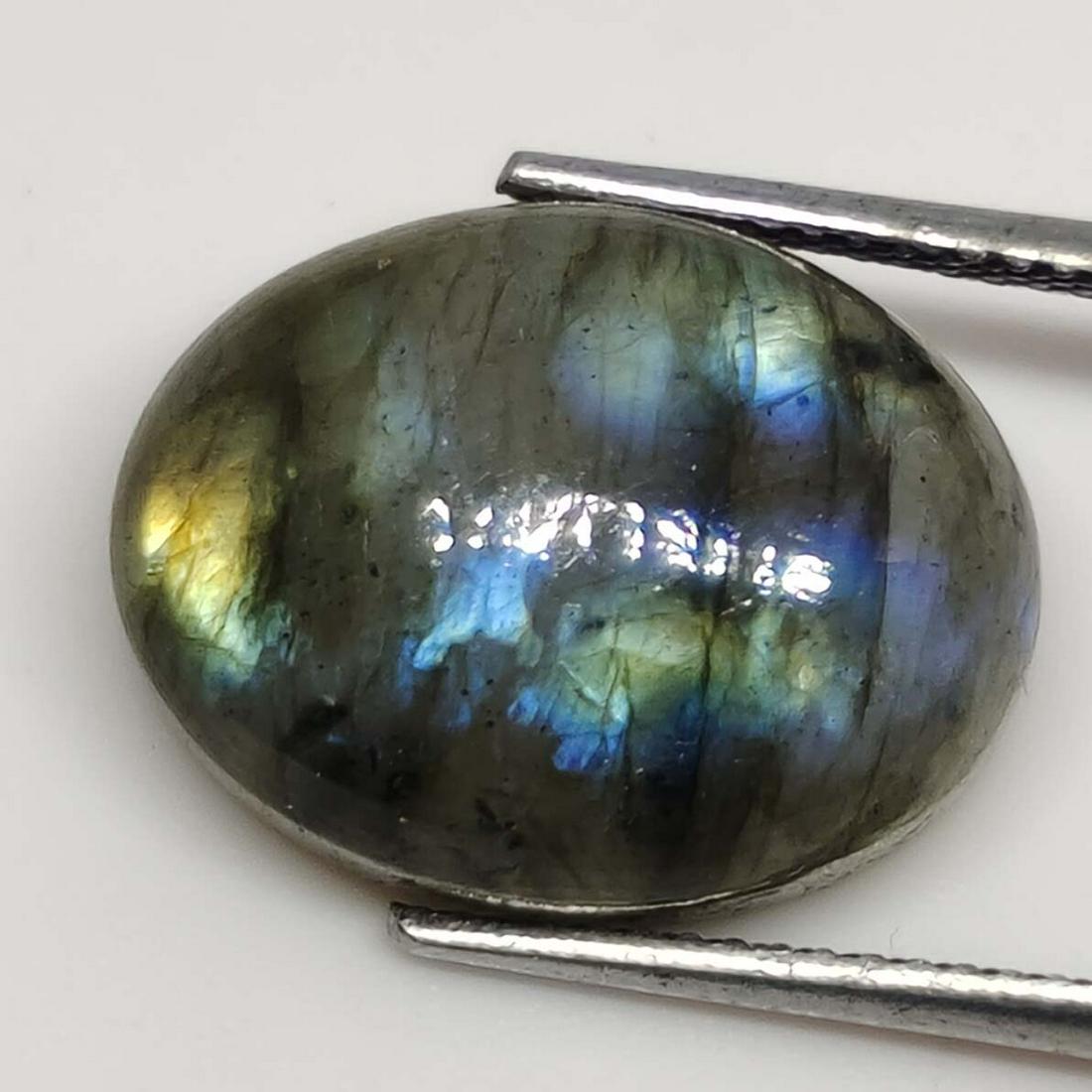 11.80 ct Natural Labradorite: Gemstones: LabradoriteCarat Weights: 11.80 ct Size/Dimensions: 16 x 12 x 6 mmOrigin : India