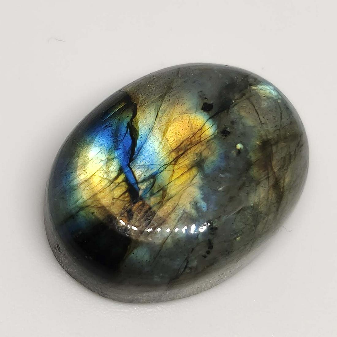 20.20 ct Natural Labradorite: Gemstones: LabradoriteCarat Weights: 20.20 ct Size/Dimensions: 20 x 15 x 7 mmOrigin : India