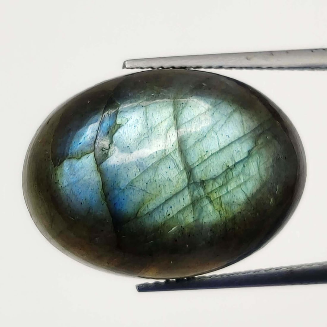 24 Ct Natural Labradorite: Gemstones: Natural LabradoriteCarat Weights: 24 ct Size/Dimensions: 22 X 16 X 8 mmTreatment: No