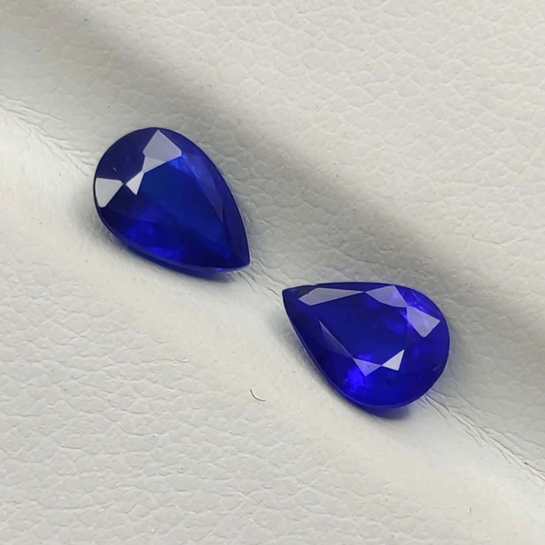 1.70 Ct "Top Quality" Natural Blue Spinel Pair (1 of 2)