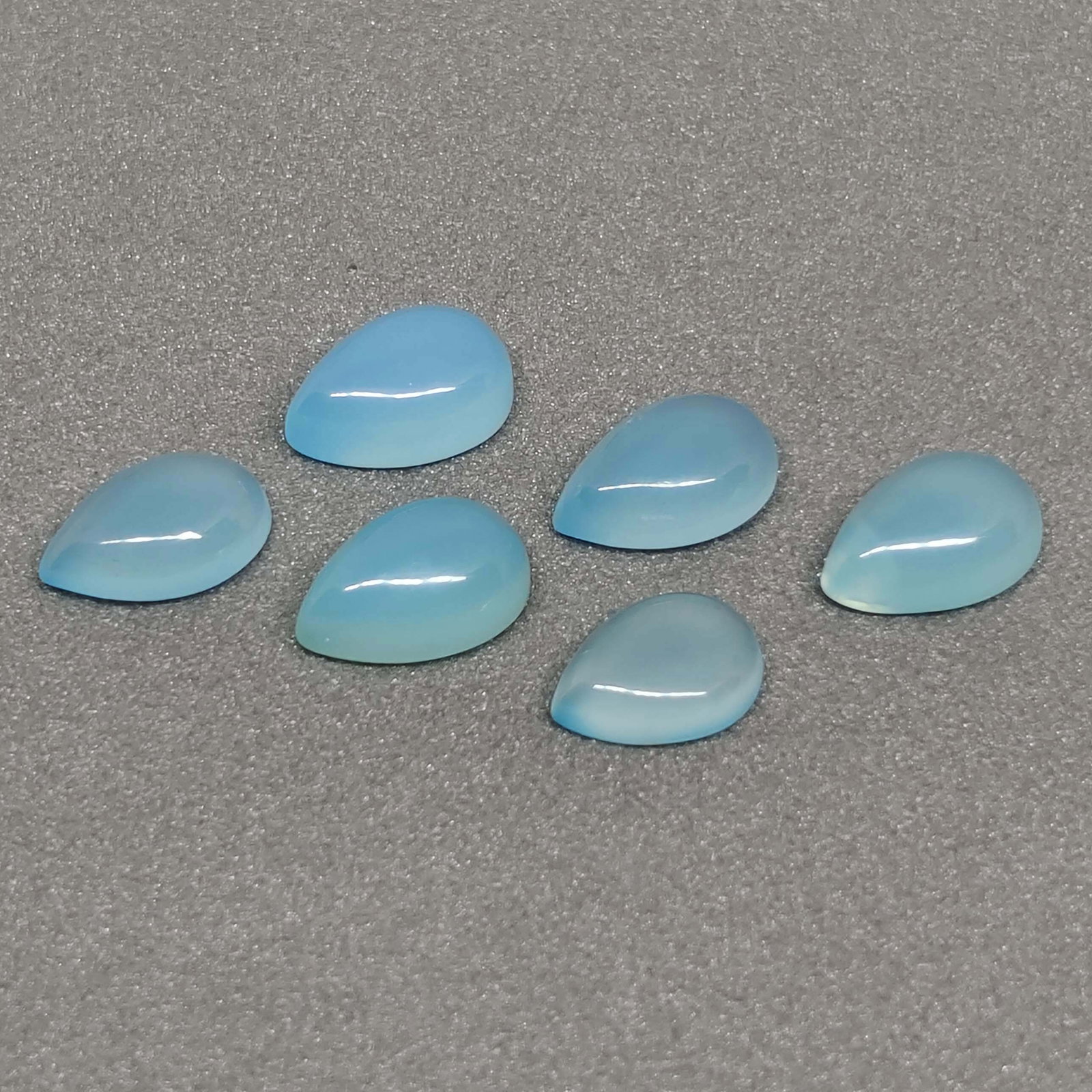 17.65 ct Natural Blue Chalcedony: Gemstones: ChalcedonyCarat Weights: 17.65 ct Size/Dimensions: 12 X 8 mm
