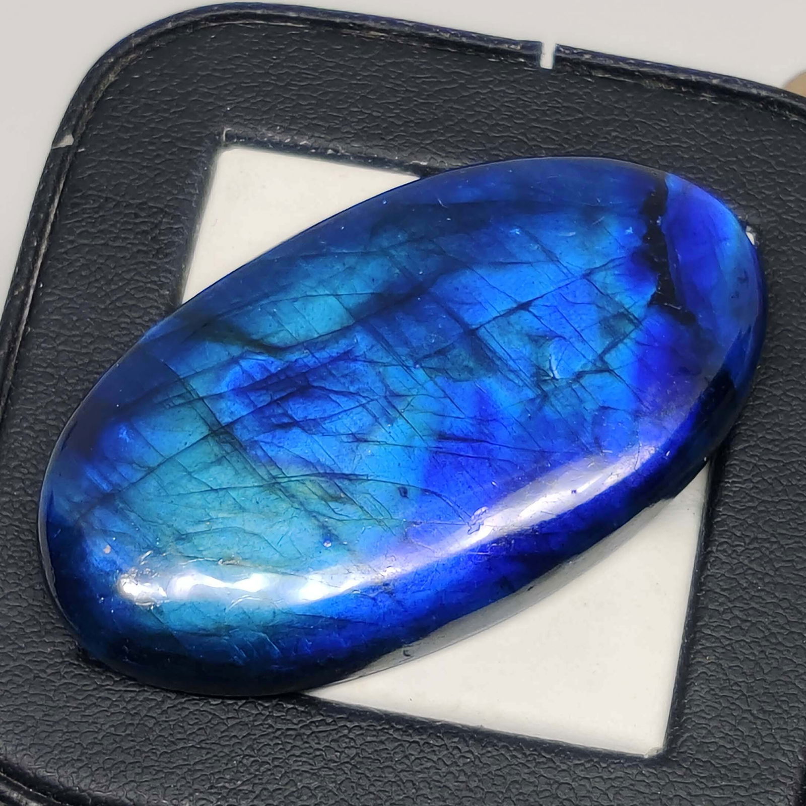 77.65 Ct "Stunning" Greenish Blue Fire Labradorite: Gemstones: Natural LabradoriteCarat Weights: 77.65 ct Size/Dimensions: 46.80 X 26.50 X 7 mmTreatment: Color Dyed