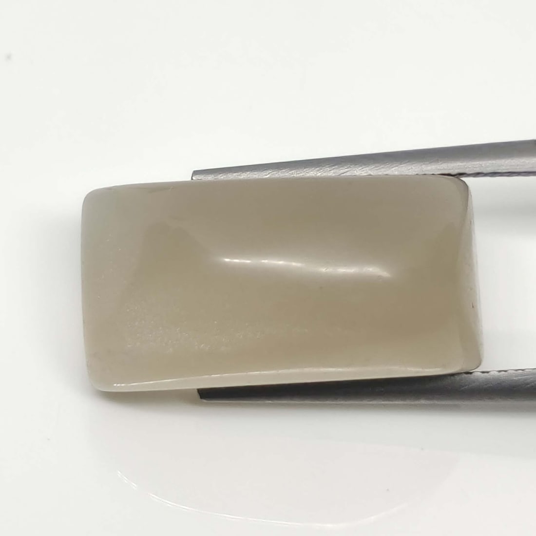 17.35 Ct Natural Grey Moonstone: Gemstones: Natural Grey MoonstoneCarat Weights: 17.35 ct Size/Dimensions: 20 X 10 X 9 mmTreatment: None