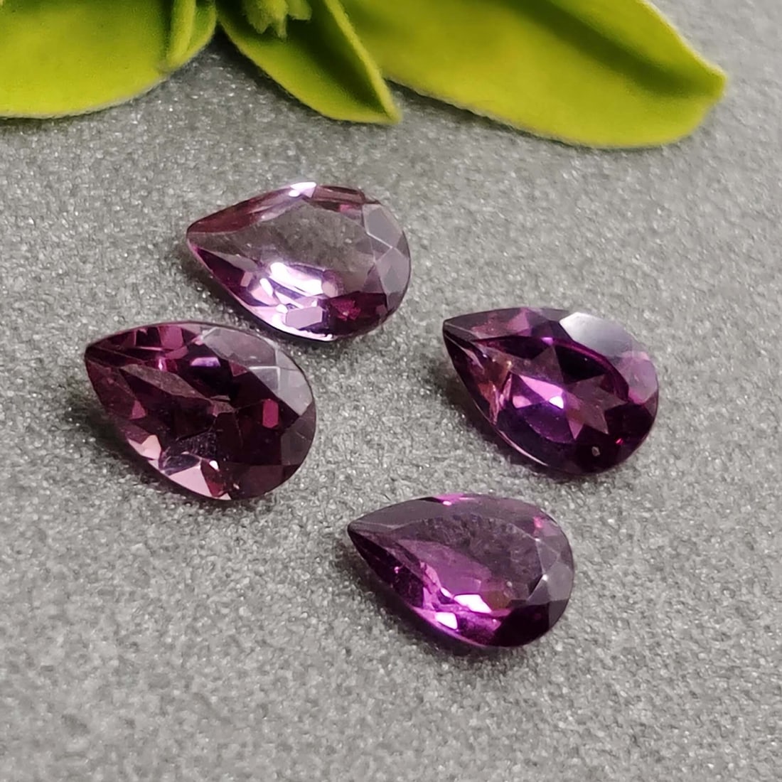 1.80 ct "Rare" Natural African Lotus Garnet Lot: Gemstones: Lotus GarnetCarat Weights: 1.80 ct Size/Dimensions: 6 X 4 mmOrigin : African