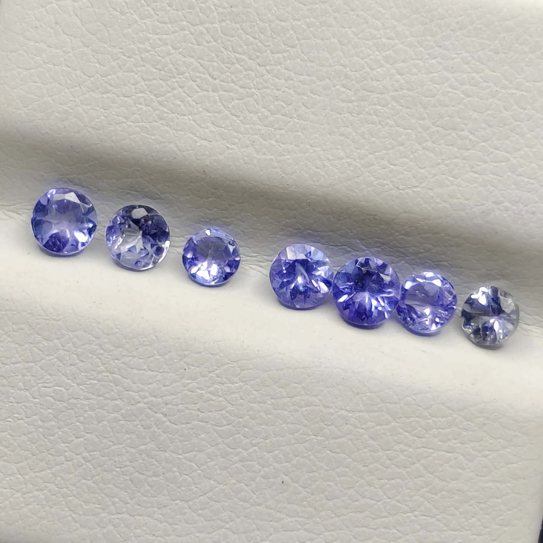1.15 Ct Natural Tanzanite: Gemstones: Natural TanzaniteCarat Weights: 1.15 ct Size/Dimensions: 3 X 3 mmOrigin : Tanzania