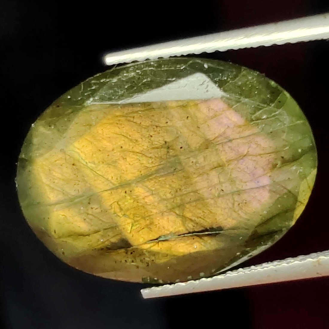 12.95 Ct Natural Labradorite: Gemstones: Natural LabradoriteCarat Weights: 12.95 ct Size/Dimensions: 20 X 15 X 6 mmTreatment: No