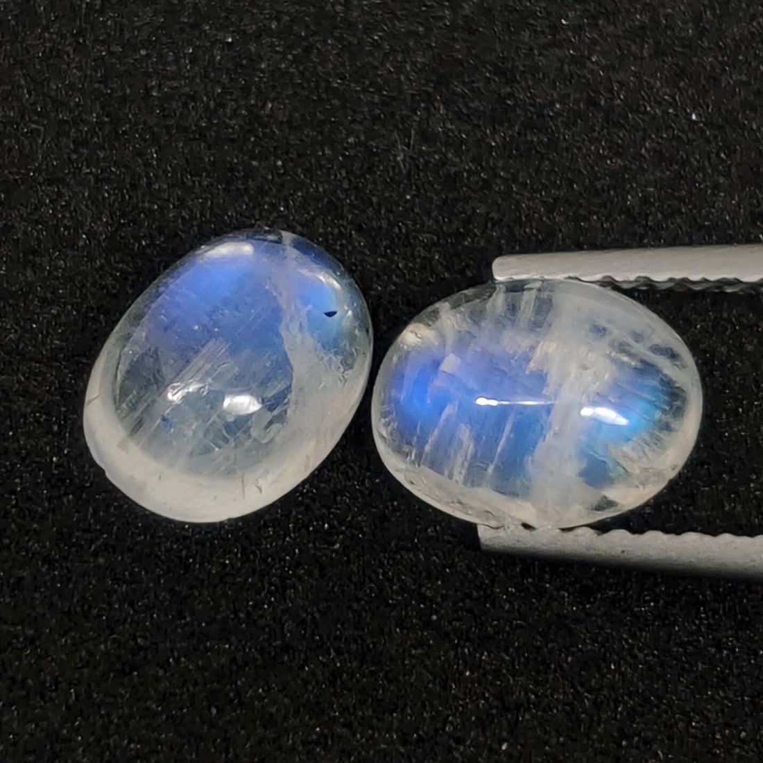 2.85 ct "Top Quality" Natural Royal Blue Moonstone Pair: Gemstones: Natural Blue MoonstoneCarat Weights: 2.85 ct Size/Dimensions: 8 X 6 mm Approx