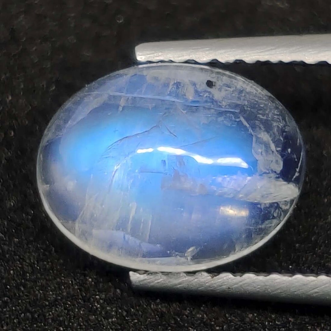2.80 ct "Top Quality" Natural Royal Blue Moonstone: Gemstones: Natural Blue MoonstoneCarat Weights: 2.80 ct Size/Dimensions: 9.60 X 7.40 X 4.90 mm Approx