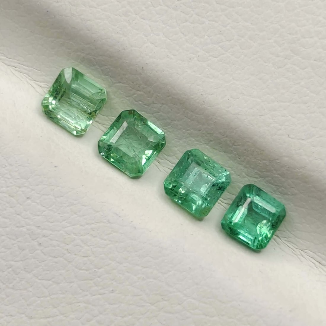 0.80 ct Natural Zambian Emerald Set (1 of 2)