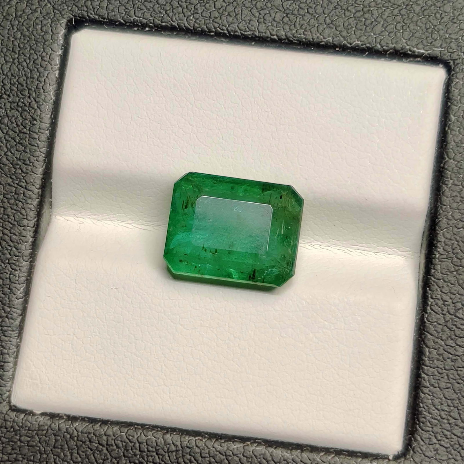 5.10 ct "Top Grade" Natural Zambian Emerald (1 of 3)