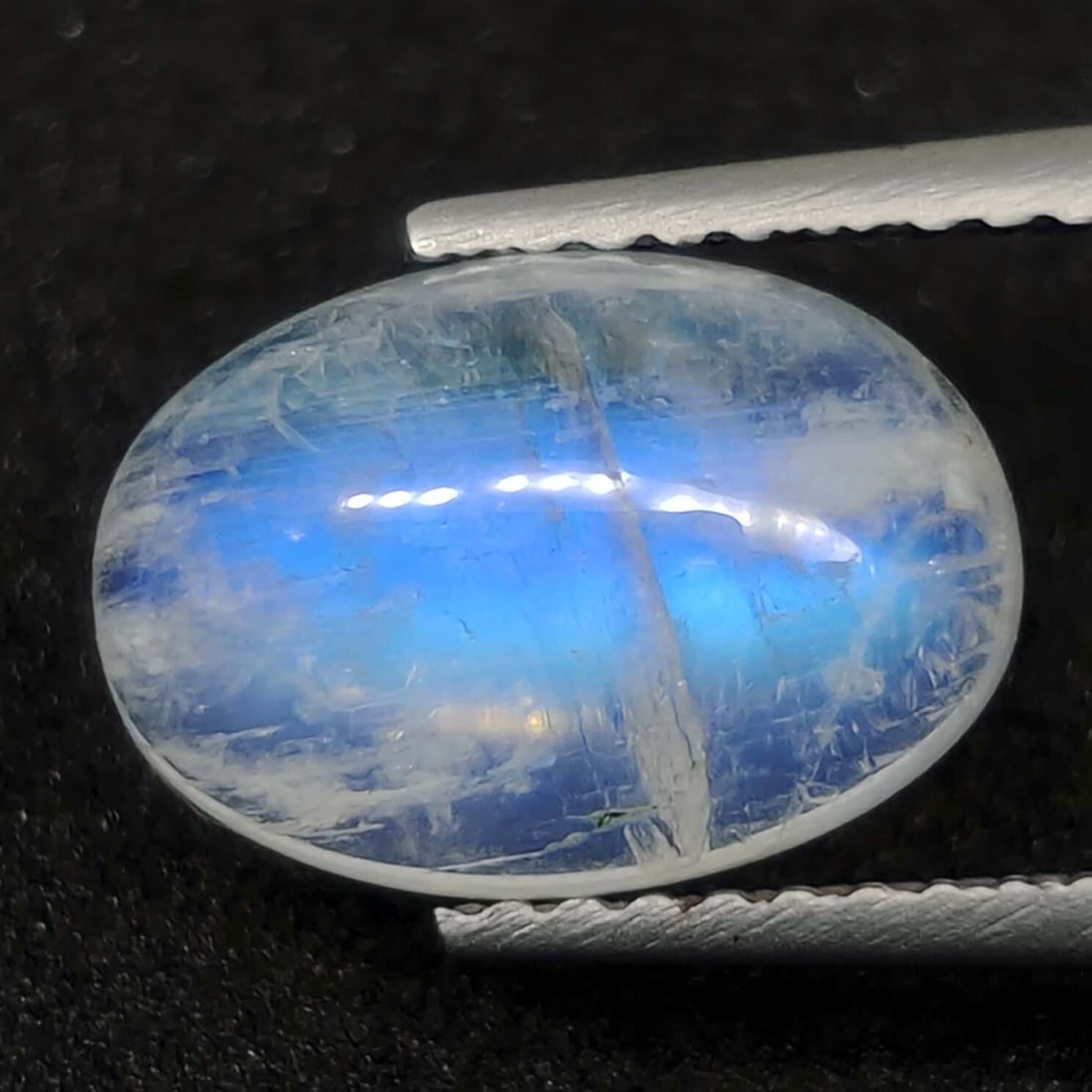 2.55 ct "Top Quality" Natural Royal Blue Moonstone: Gemstones: Natural Blue MoonstoneCarat Weights: 2.55 ct Size/Dimensions: 11 X 7.60 X 4 mm Approx