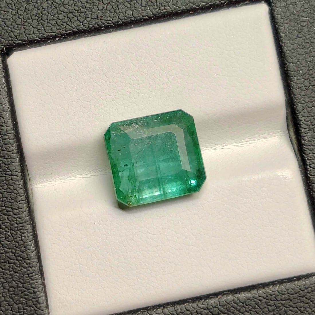 5.60 ct "Top Grade" Natural Zambian Emerald (1 of 4)