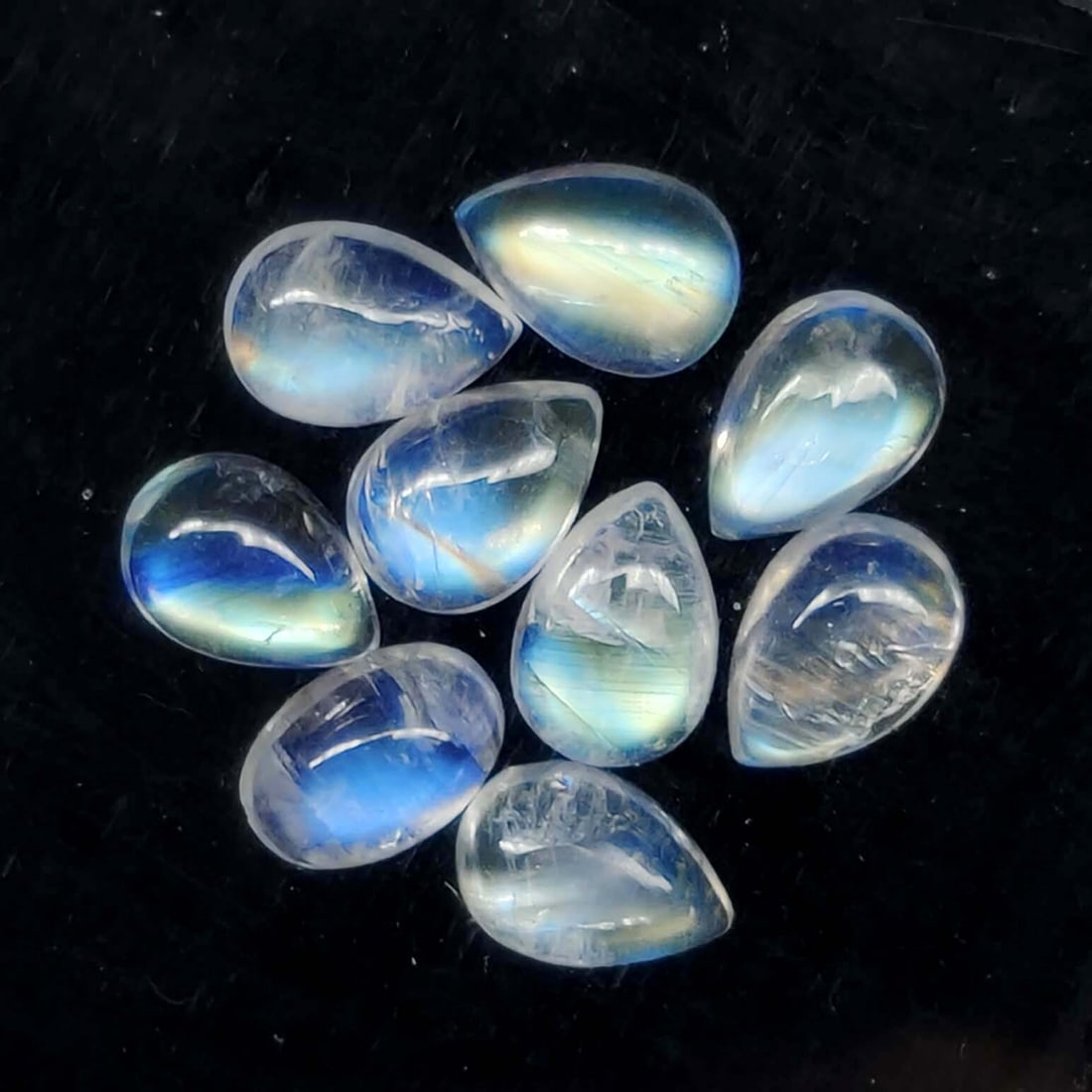 3.95 ct "Top Quality" Natural Royal Blue Moonstone Set: Gemstones: Natural Blue Moonstone /Carat Weights: 3.95ct /Size/Dimensions: 6 X 4 mm Approx