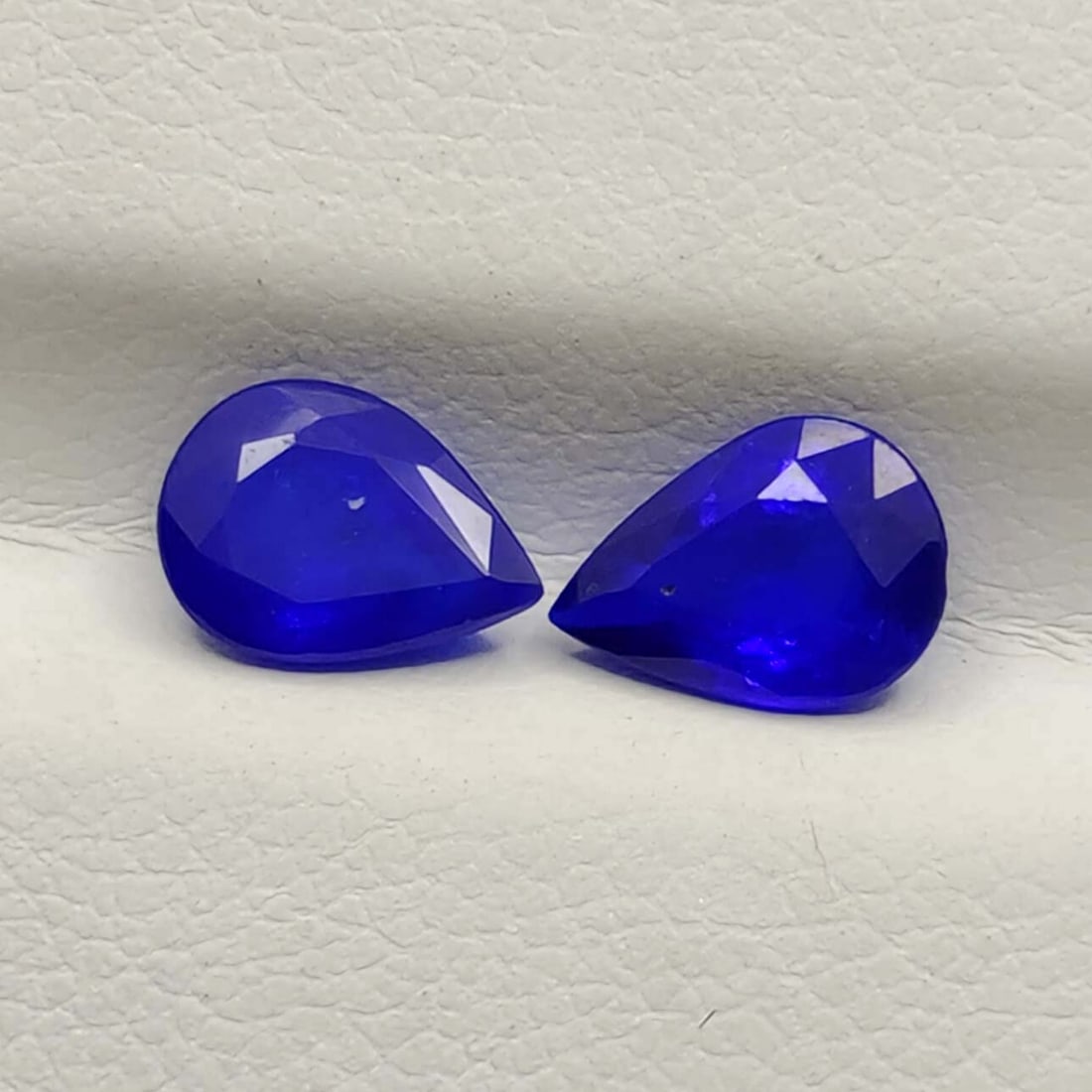 1..55 Ct "Top Quality" Natural Blue Spinel Pair: Gemstones: Natural SpinelCarat Weights: 1.55 ct Size/Dimensions: 7 X 5 mmTreatment: Diffusion Treatment