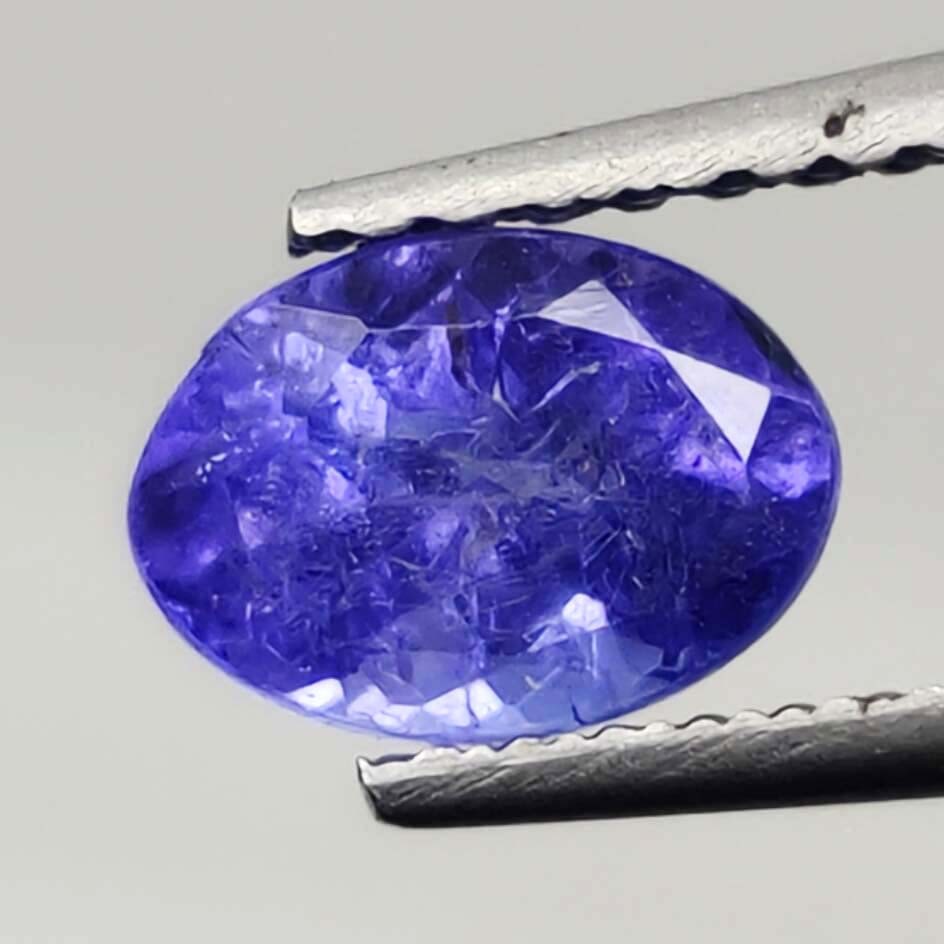 0.90 Ct Natural Tanzanite: Gemstones: Natural Tanzanite /Carat Weights: 0.90 ct /Size or Dimensions: 7 X 5 mm /Origin : Tanzania
