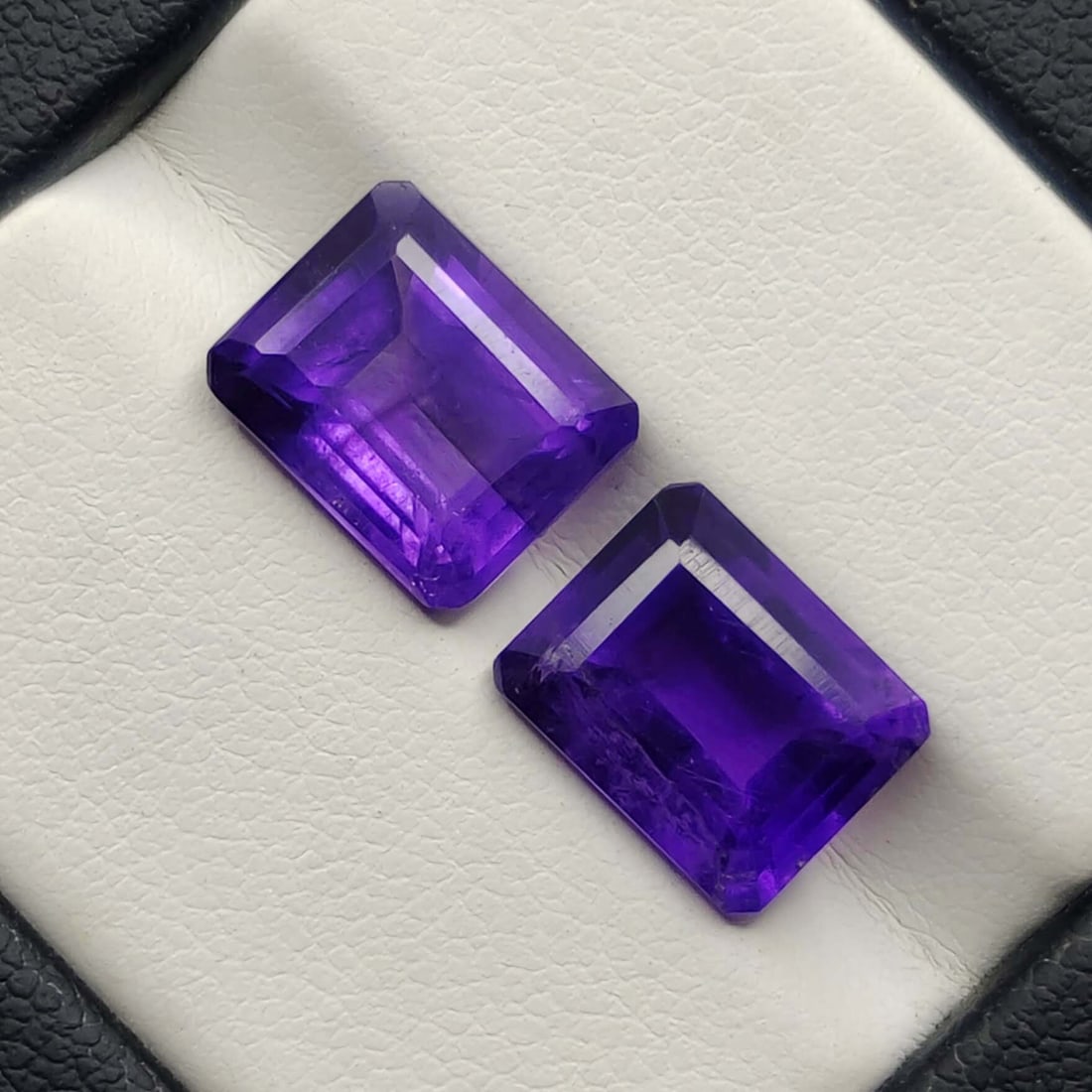 6.15 Ct Natural Purple Amethyst Pair: Gemstones: Natural Amethyst /Carat Weights: 6.15 Ct /Size or Dimensions: 10 X 8 mm / Treatment: No