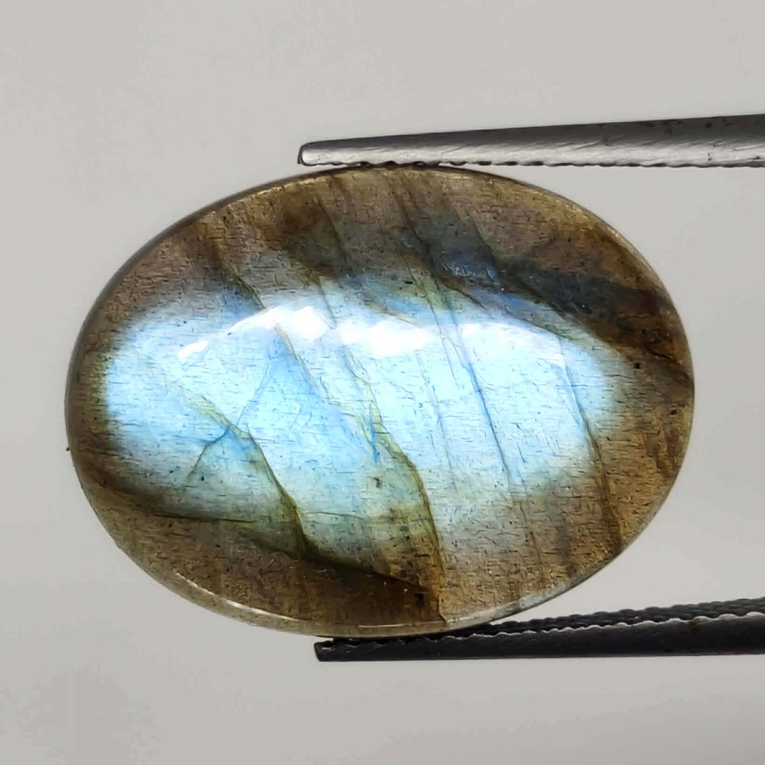 17 Ct Natural Labradorite: Gemstones: Natural Labradorite /Carat Weights: 17 ct /Size or Dimensions: 20 X 15 X 6.60 mm /Treatment: No