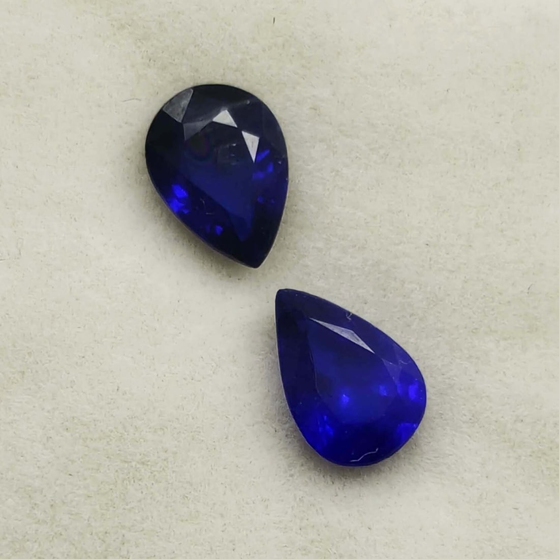 1.65 Ct "Top Quality" Natural Blue Spinel Pair: Gemstones: Natural SpinelCarat Weights: 1.65 ct Size/Dimensions: 7 X 5 mmTreatment: Diffusion