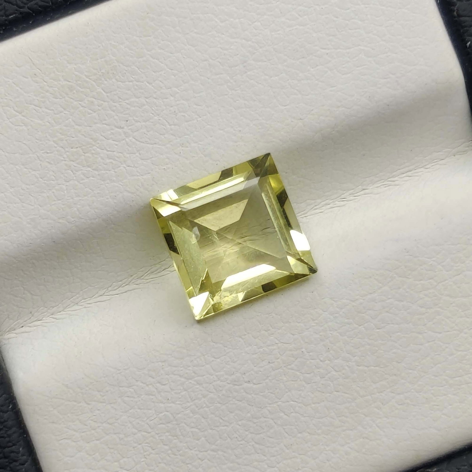 2.50 Ct Natural Green Lemon Quartz: Gemstones: Natural lemon Quartz /Carat Weights: 2.50 ct /Size/Dimensions: 8 X 8 X 5 mm /Treatment: No