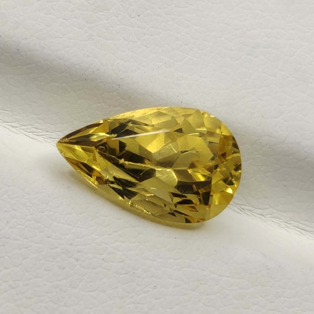 3.30 ct Natural Citrine: Gemstones: Natural Citrine /Carat Weights: 3.30 ct /Size/Dimensions: 12 X 7.50 X 7 mm /Treatment: No