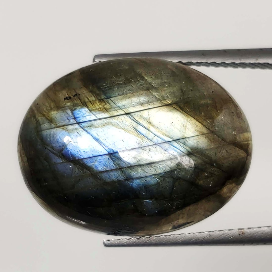 18.70 Ct Natural Labradorite: Gemstones: Natural Labradorite /Carat Weights: 18.70 ct /Size or Dimensions: 20 X 15 X 7 mm /Treatment: No