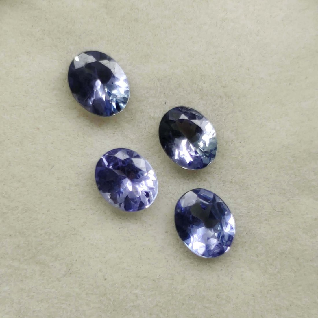 1.40 Ct "Flawless" Natural Tanzanite Set: Gemstones: Natural Tanzanite /Carat Weights: 1.40 ct /Size or Dimensions: 4 X 5 mm /Origin : Tanzania