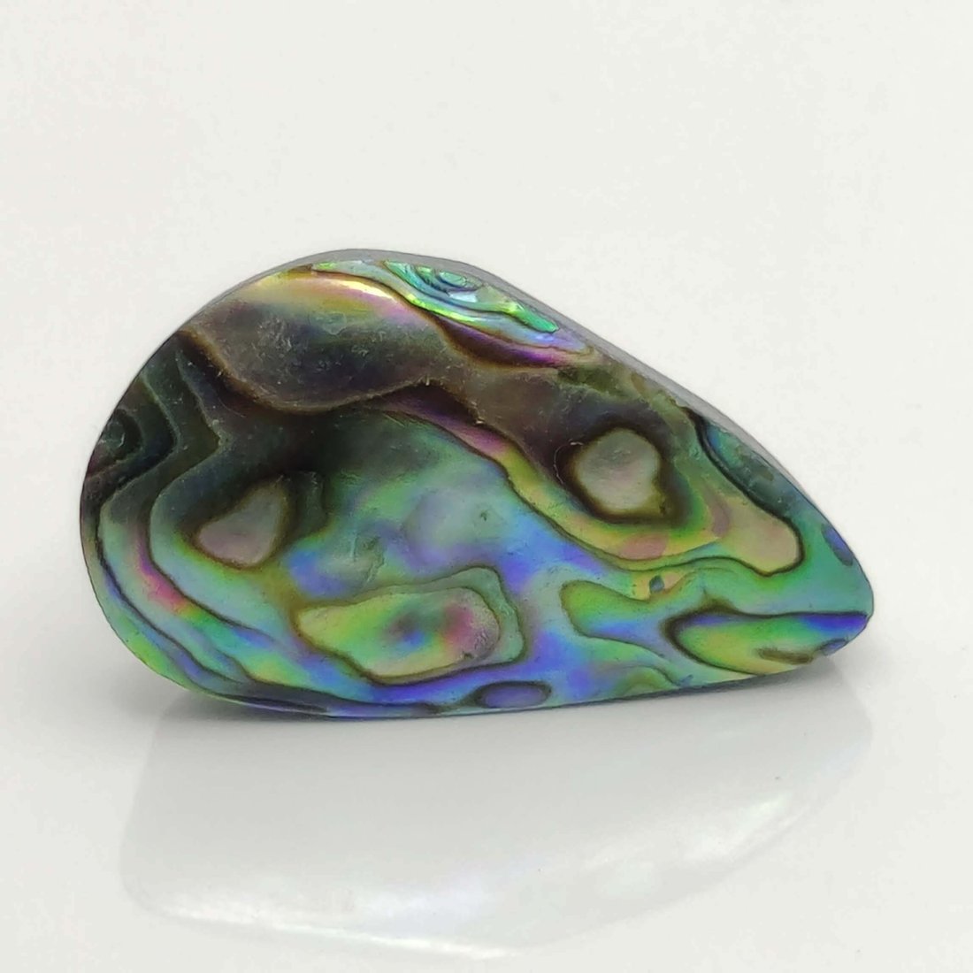 32.55 ct Natural Australian Abalone Shell: Gemstones: Natural Abalone ShellCarat Weights: 32.55 ct Size/Dimensions: 33 X 19.50 X 7 mm