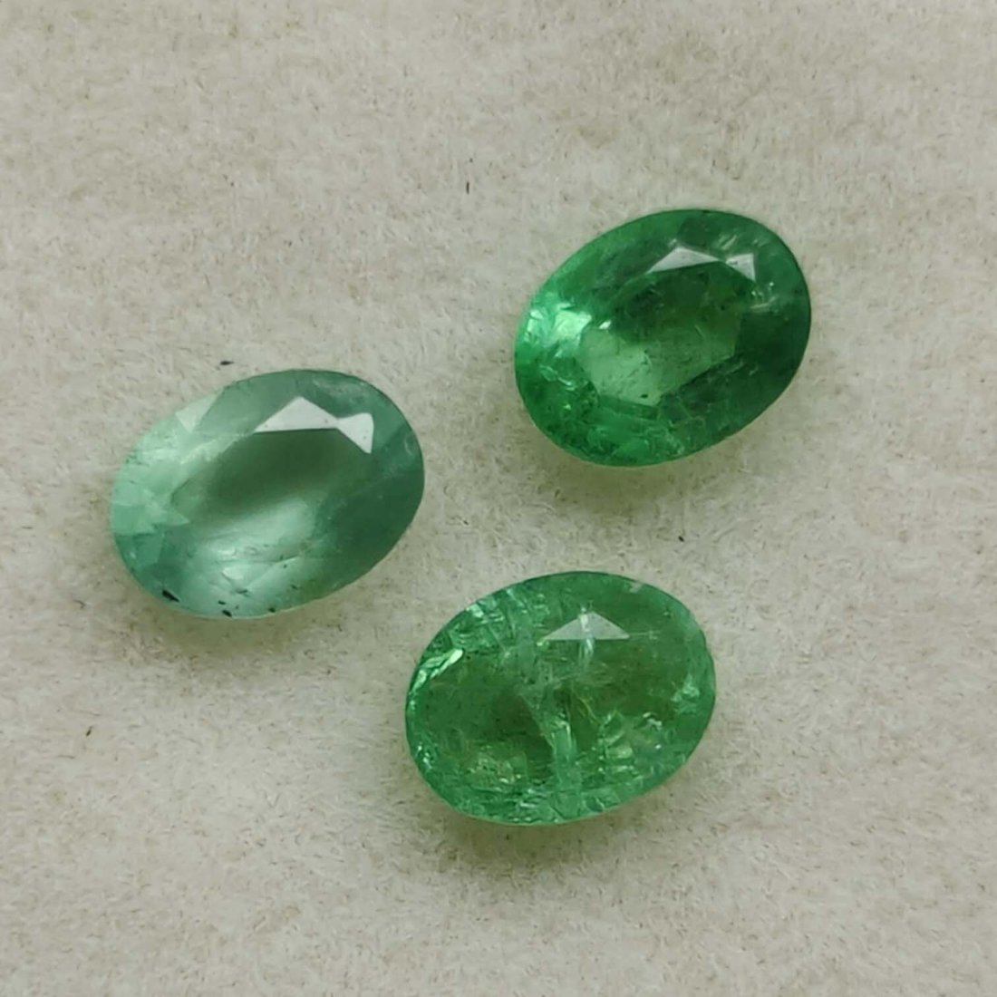 0.55 ct Natural Zambian Emerald Oval Set (1 of 2)