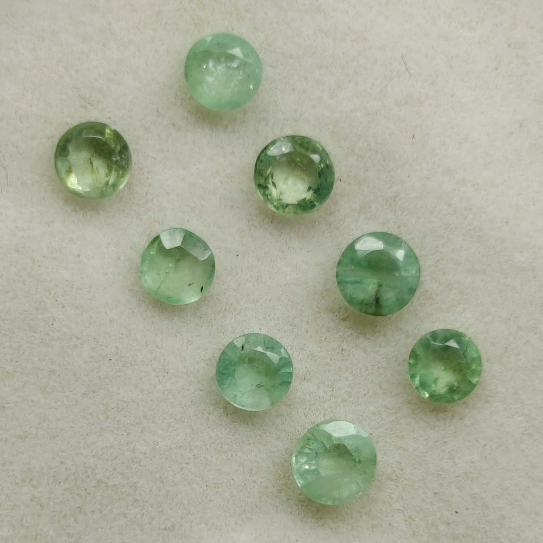 1.15 ct Natural Zambian Emerald Round Lot (1 of 3)