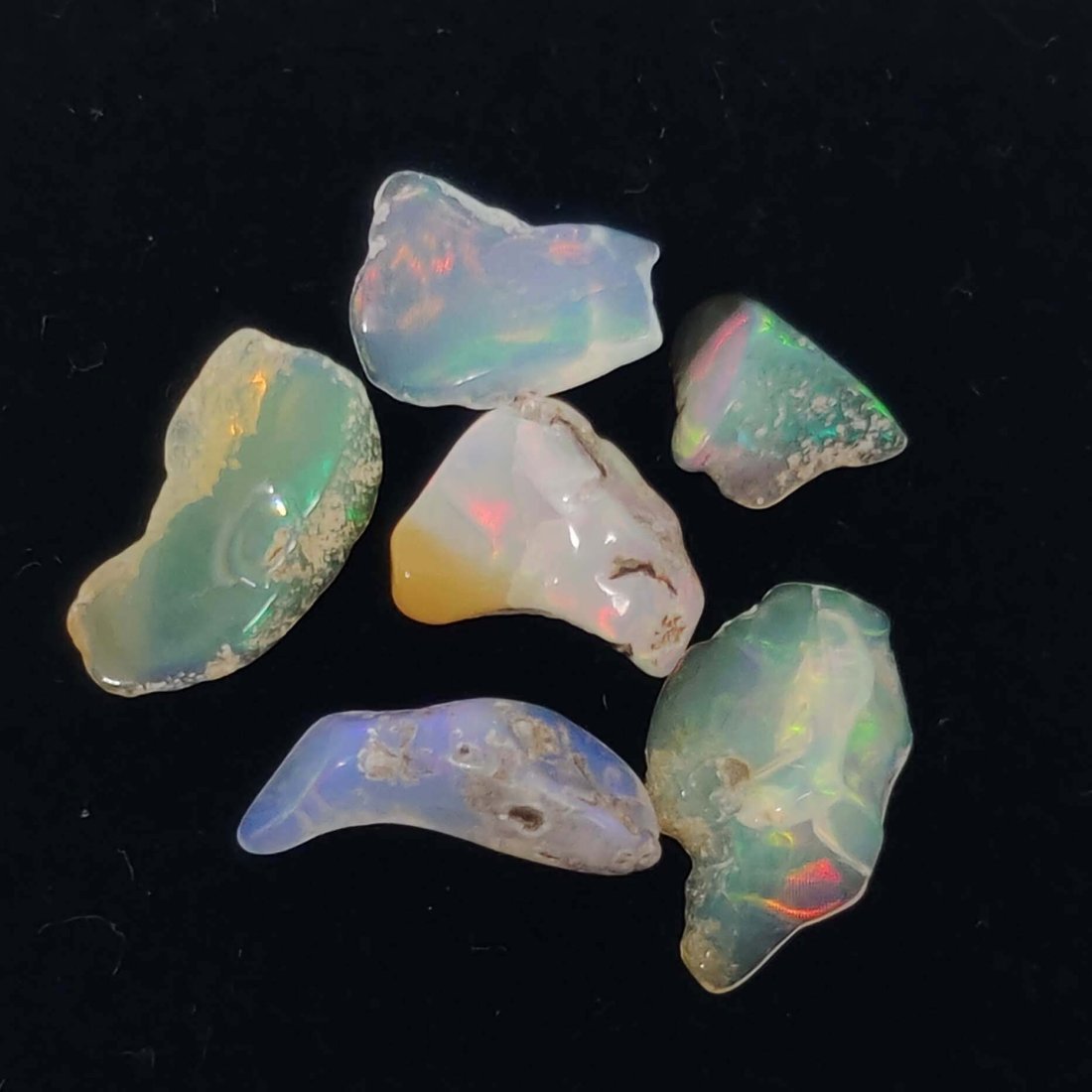 5.10 Ct Natural Ethiopian Fire Opal Rough: Gemstones: Natural Fire Opal /Carat Weights: 5.10 ct /Size or Dimensions: Unshaped /Treatment: No