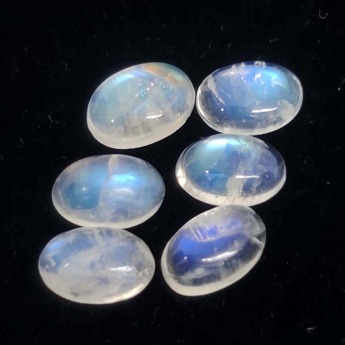 3.20 ct "Top Quality" Natural Royal Blue Moonstone Set: Gemstones: Natural Blue Moonstone /Carat Weights: 3.20 ct /Size/Dimensions: 6 X 4 mm Approx