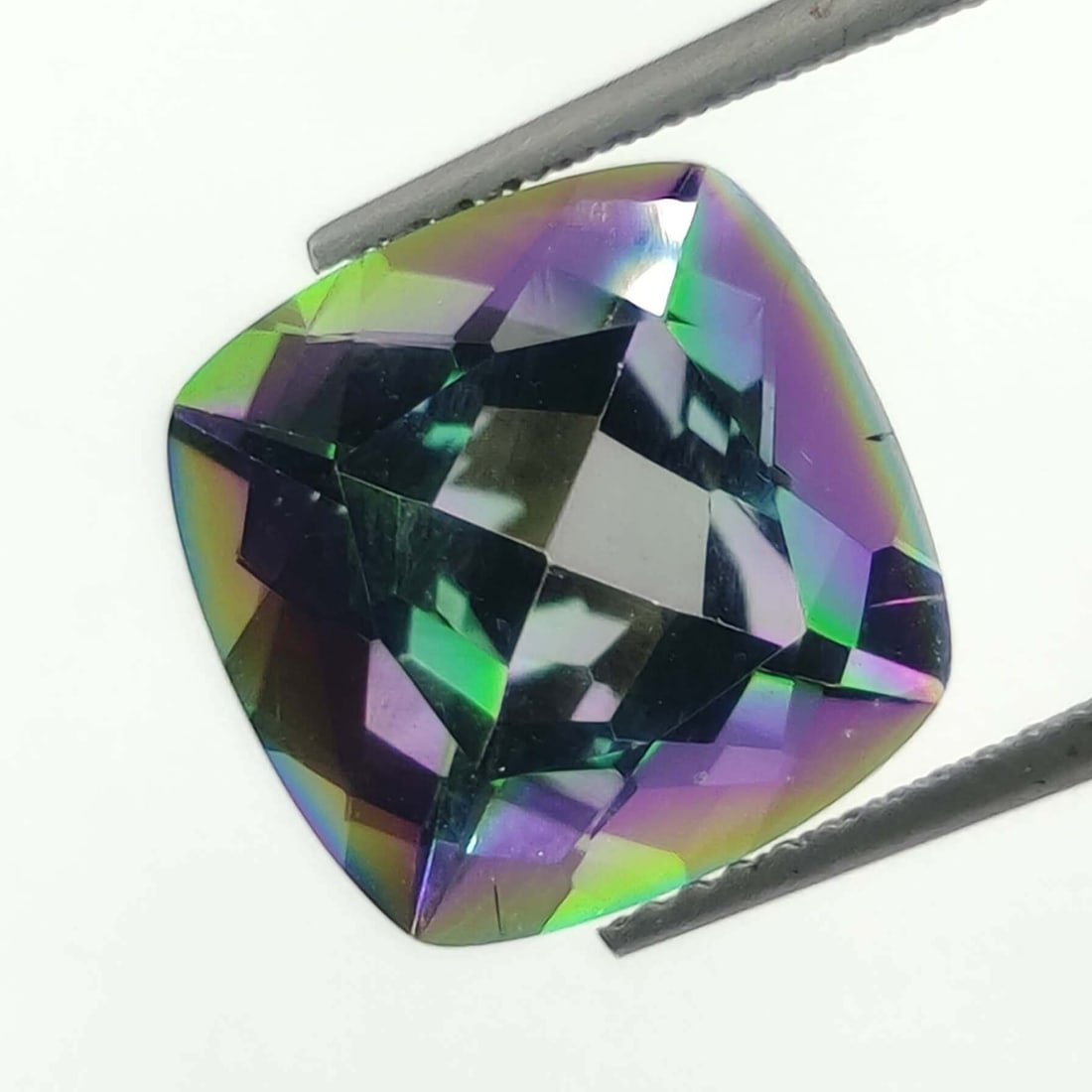 6.75 ct "Top Qulaity" Natural Rainbow Mystic Quartz: Gemstones: Natural Mystic Quartz /Carat Weights: 6.75 ct /Size/Dimensions: 12 X 12 X 8 mm /Treatment: Coated
