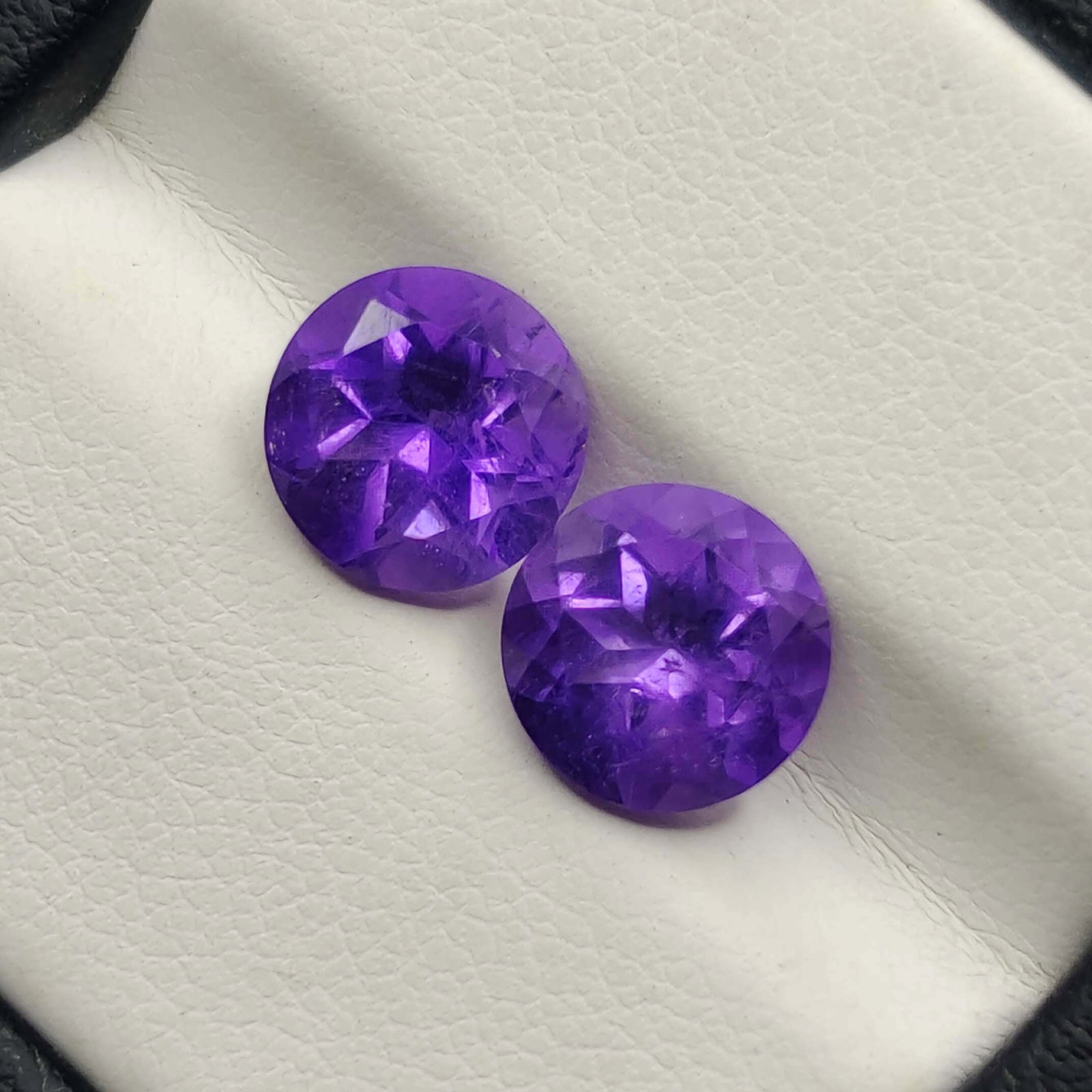 3.60 ct Natural Purple Amethyst Pair: Gemstones: AmethystCarat Weights: 3.60 ct Size/Dimensions: 8 X 8 mmOrigin : Brazil