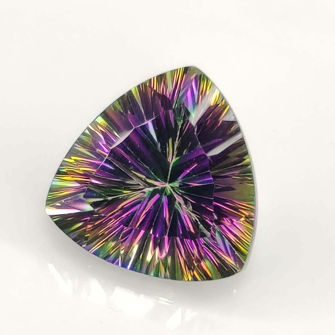 8.70 ct "Top Qulaity" Natural Rainbow Mystic Quartz: Gemstones: Natural Mystic Quartz /Carat Weights: 8.70 ct /Size/Dimensions: 13 X 13 X 8.20 mm /Treatment: Coated