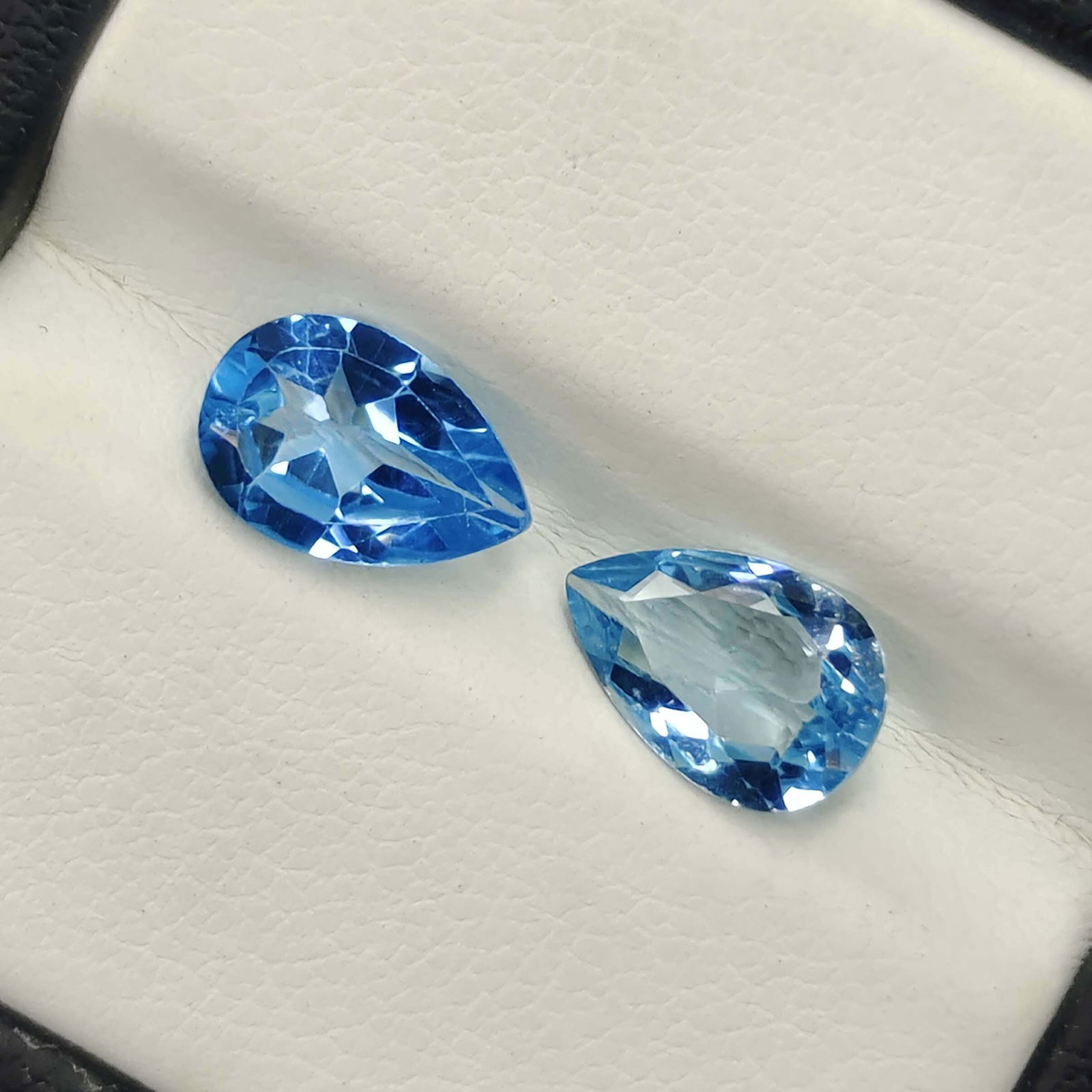 2.75 ct" Top Quality" Natural Swiss Blue Topaz Pair (1 of 2)