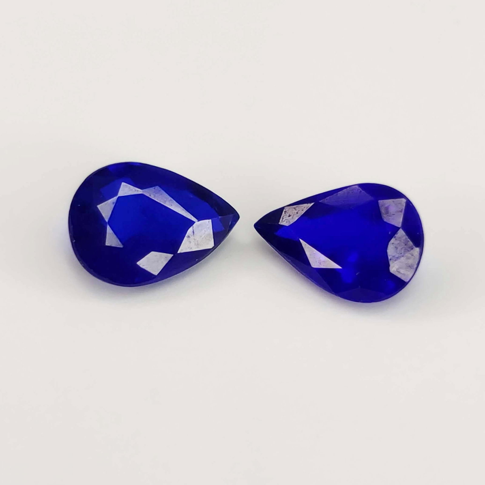 1.30 Ct "Top Quality" Natural Blue Spinel Pair: Gemstones: Natural SpinelCarat Weights: 1.30 ct Size/Dimensions: 7 X 5 mmTreatment: Diffusion