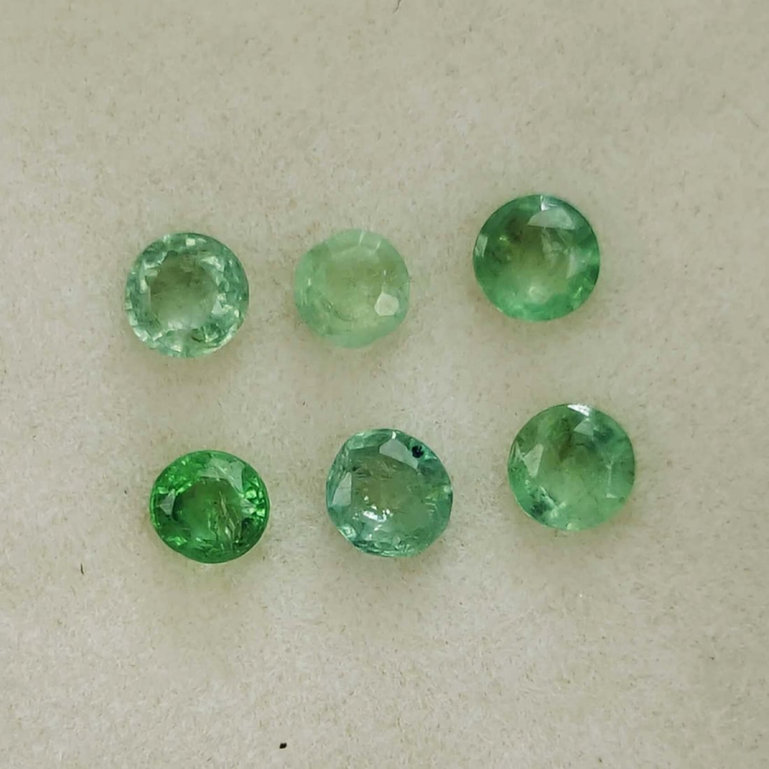 0.75 ct Natural Zambian Emerald Round Set (1 of 2)