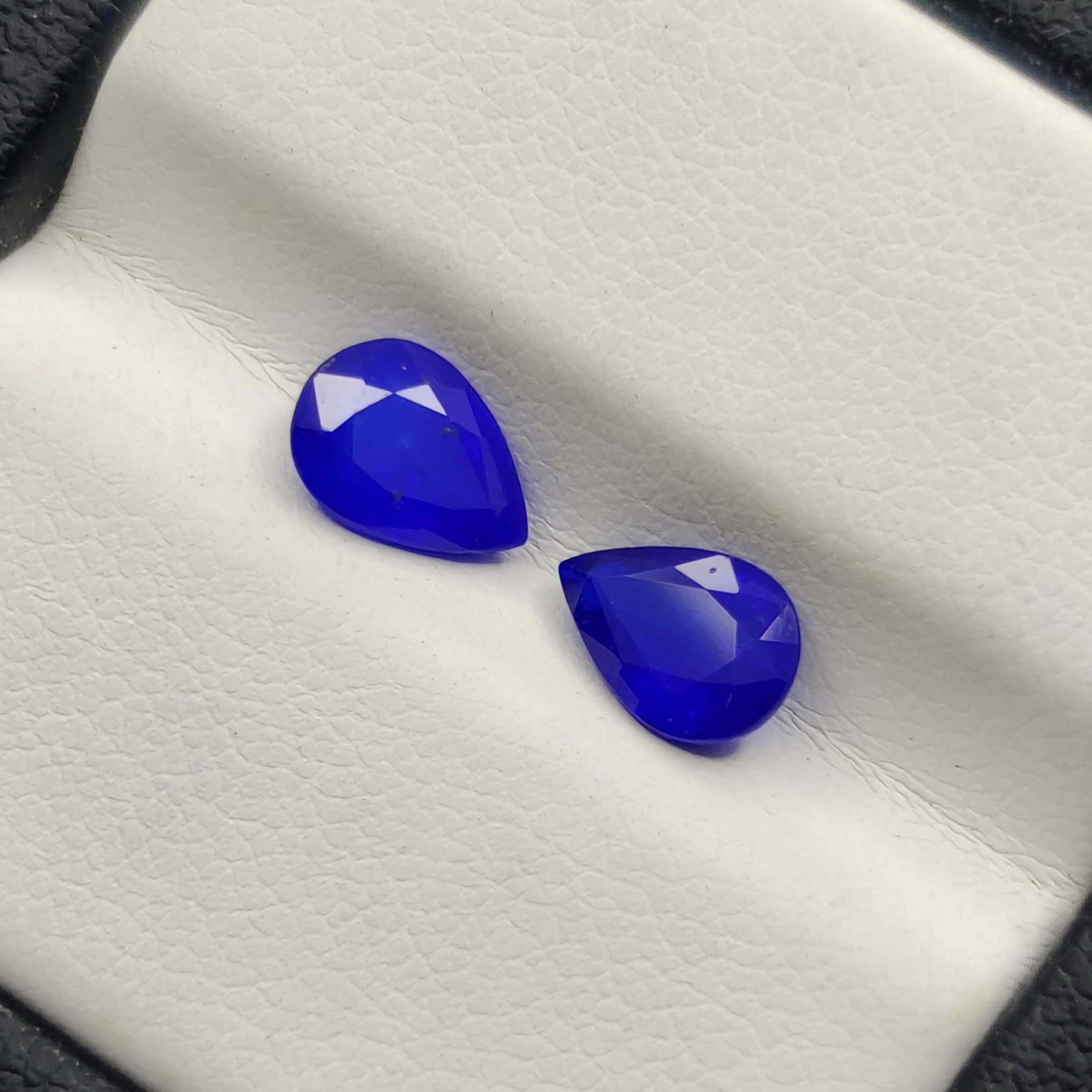 1.45 Ct "Top Quality" Natural Blue Spinel Pair: Gemstones: Natural SpinelCarat Weights: 1.45 ct Size/Dimensions: 7 X 5 mmTreatment: Diffusion