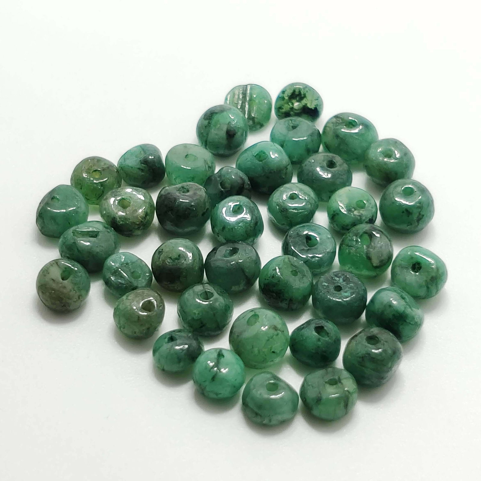 14.50 ct Natural Emerald Loose Beads: Gemstones: Natural Emerald /Carat Weights: 14.50 ct /Size or Dimensions: 3.50 to 4.50 mm Approx /Treatment : No