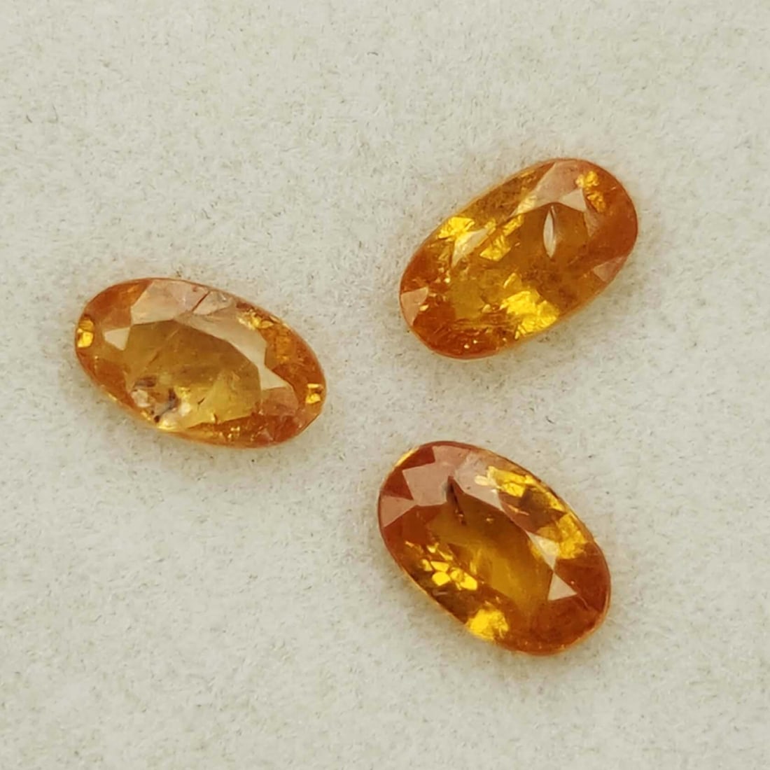 1 Ct "Fanta Orange" Natural Spessartite Garnet Set: Gemstones: Natural Spessartite Garnet /Carat Weights: 1 ct /Size/Dimensions: 5 X 3 mm /Treatment: None