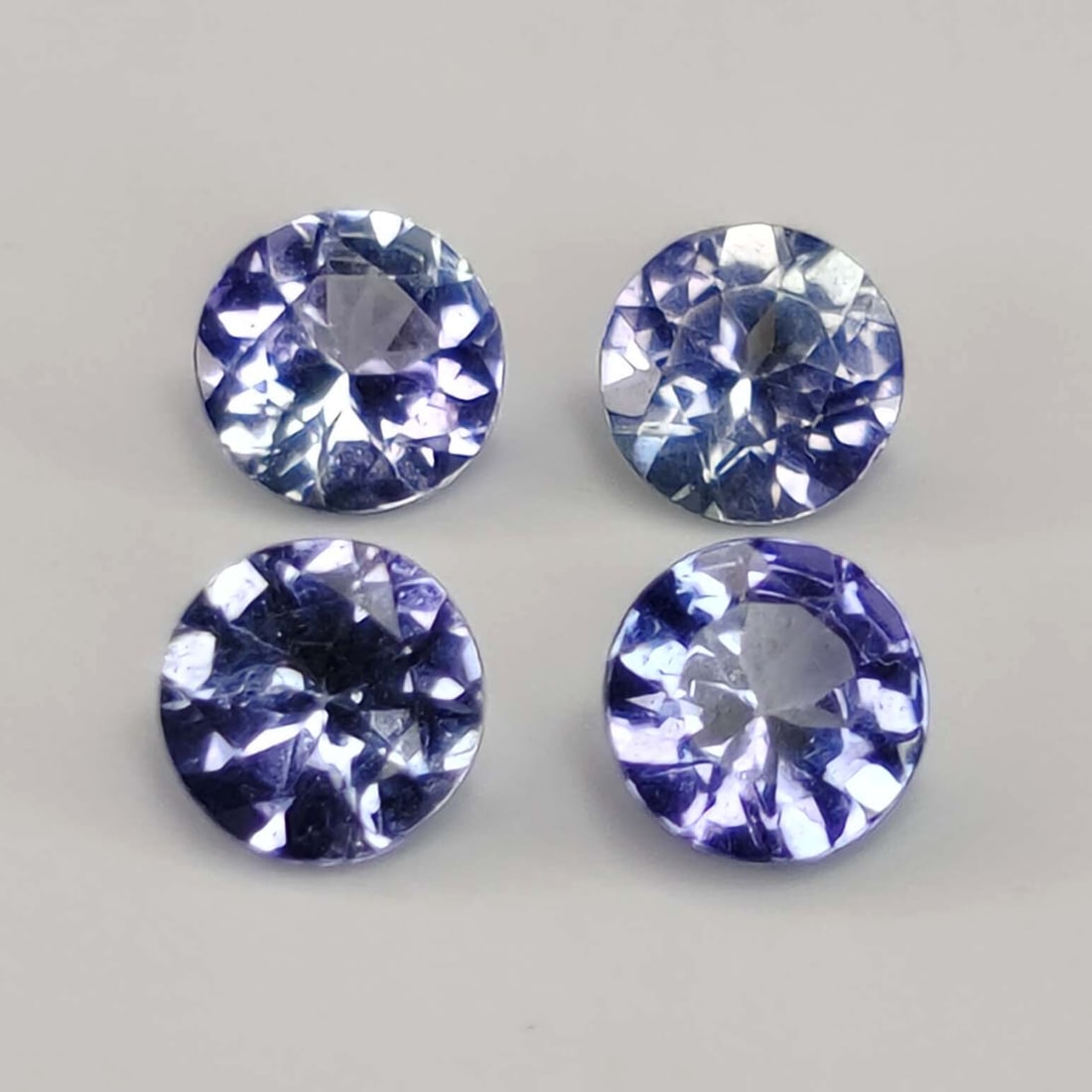1.55 Ct "Flawless" Natural Tanzanite Set: Gemstones: Natural Tanzanite /Carat Weights: 1.55 ct /Size or Dimensions: 4.5 mm /Origin : Tanzania