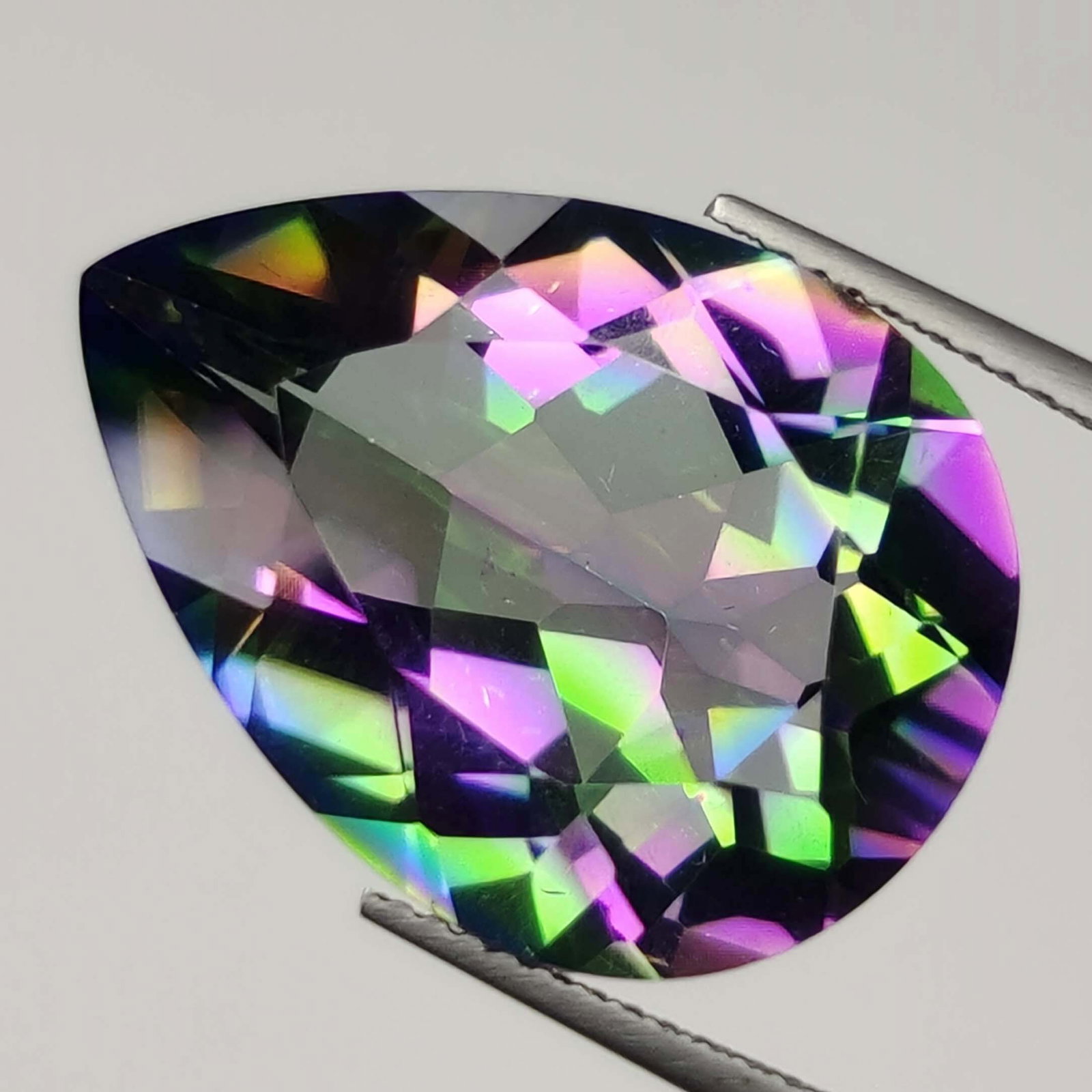 18.30 ct "Top Qulaity" Natural Rainbow Mystic Quartz: Gemstones: Natural Mystic Quartz /Carat Weights: 18.30 ct /Size or Dimensions: 22.20 X 16.20 X 10 mm /Treatment: Coated
