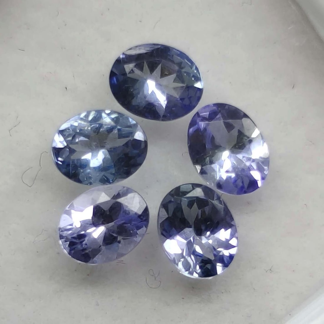 1.65 Ct "Flawless" Natural Tanzanite Set: Gemstones: Natural TanzaniteCarat Weights: 1.65 ct Size/Dimensions: 4 X 5 mmOrigin : Tanzania