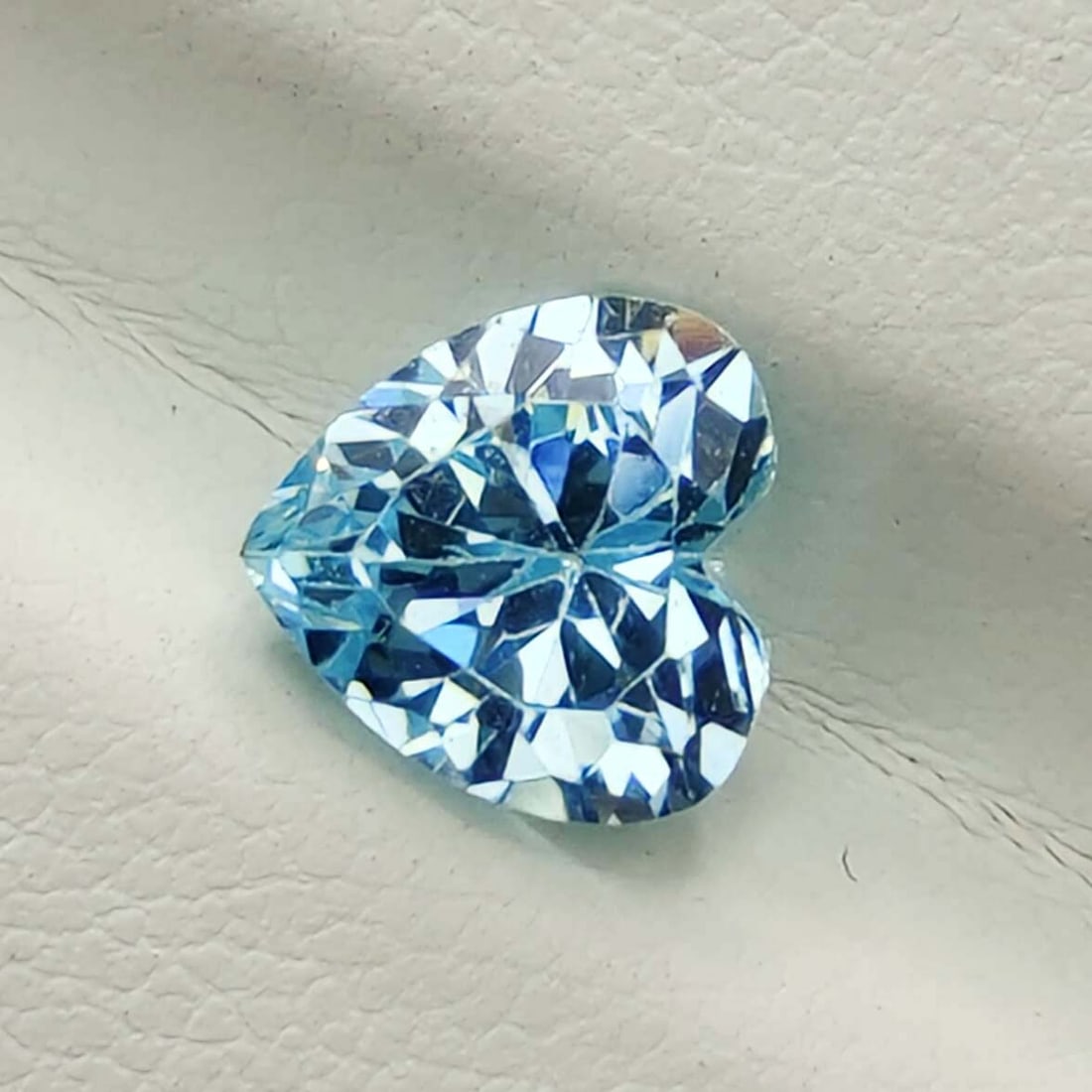 2.25 ct Blue Cubic Zircon: Gemstones: Cubic Zircon /Carat Weights: 2.25 ct /Size or Dimensions: 7 mm /Treatment: Lab Created