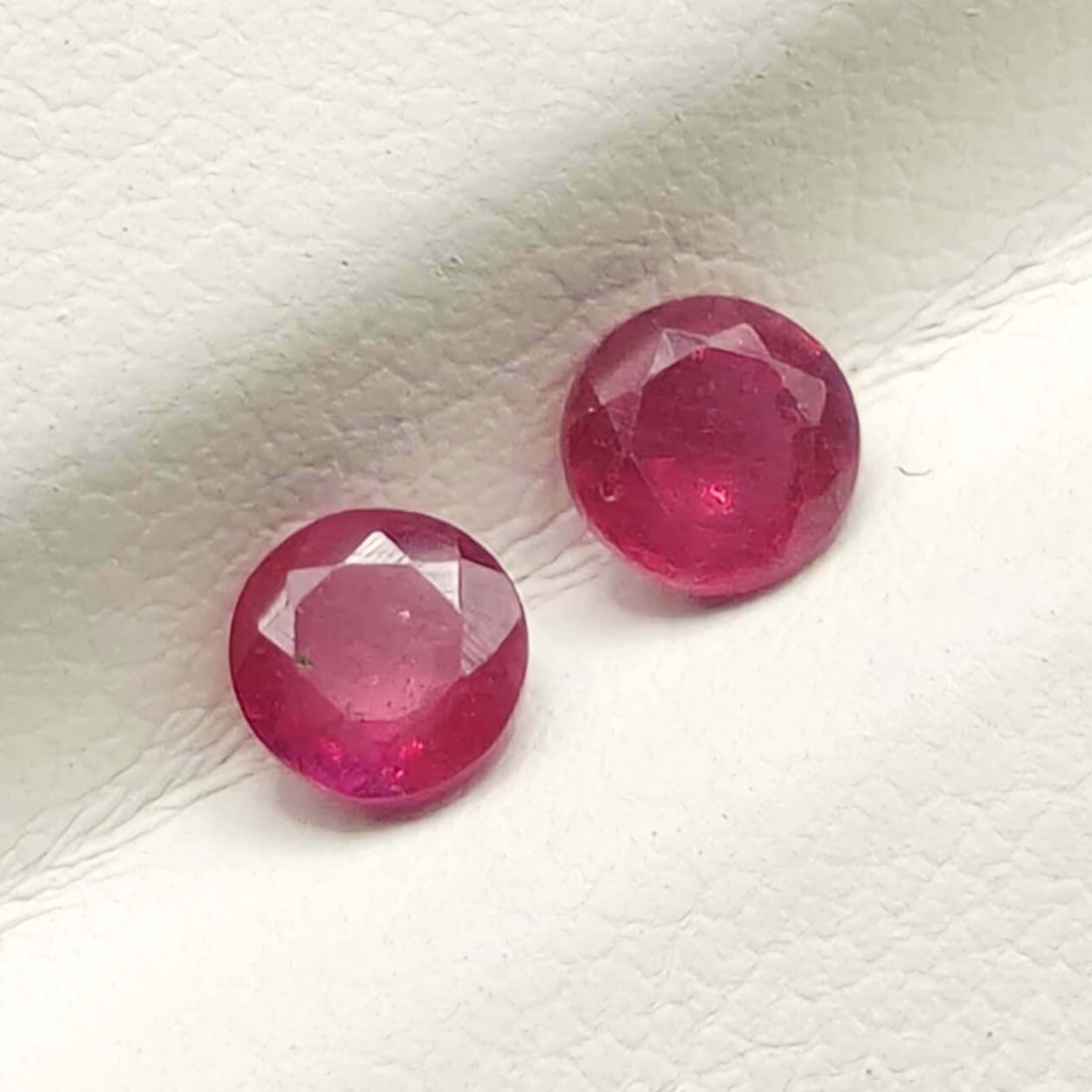 0.65 Ct Natural Mozambique Red Ruby Pair (1 of 2)